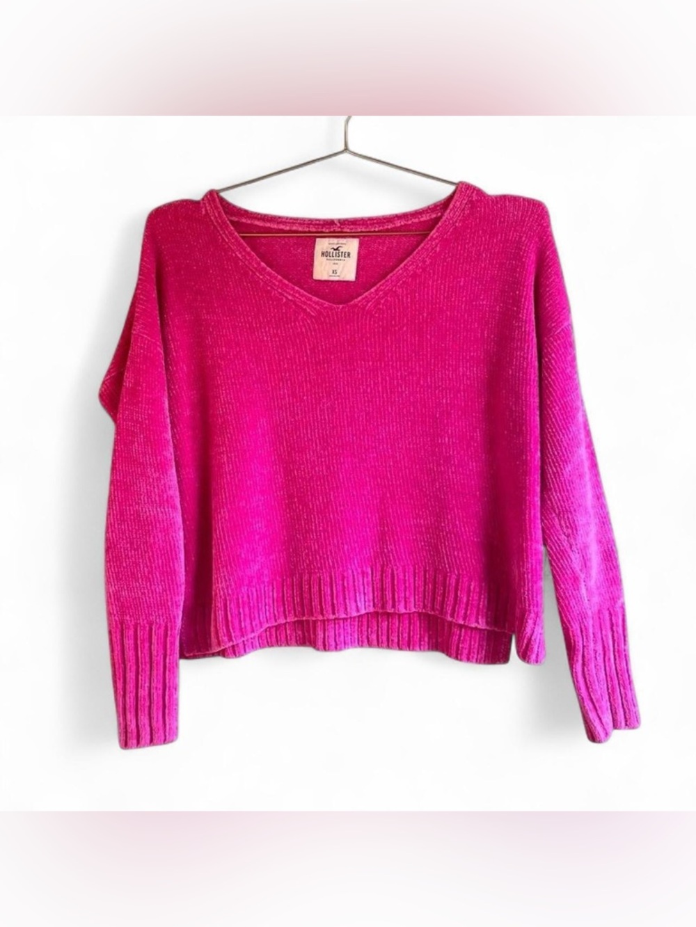 Hollister Hot Pink Chenille Cropped Sweater – Y2K V-Neck Knit Pullover (XS)